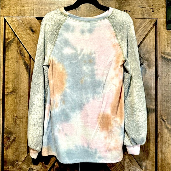 NWOT Vanilla Bay Long Sleeve Tie Dye Python Sleeve Top - Picture 5 of 15